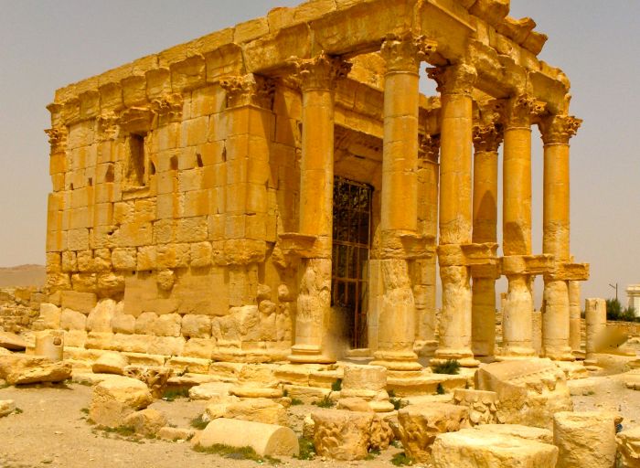 Temple_of_Baal-Shamin_in_Palmyra_2010